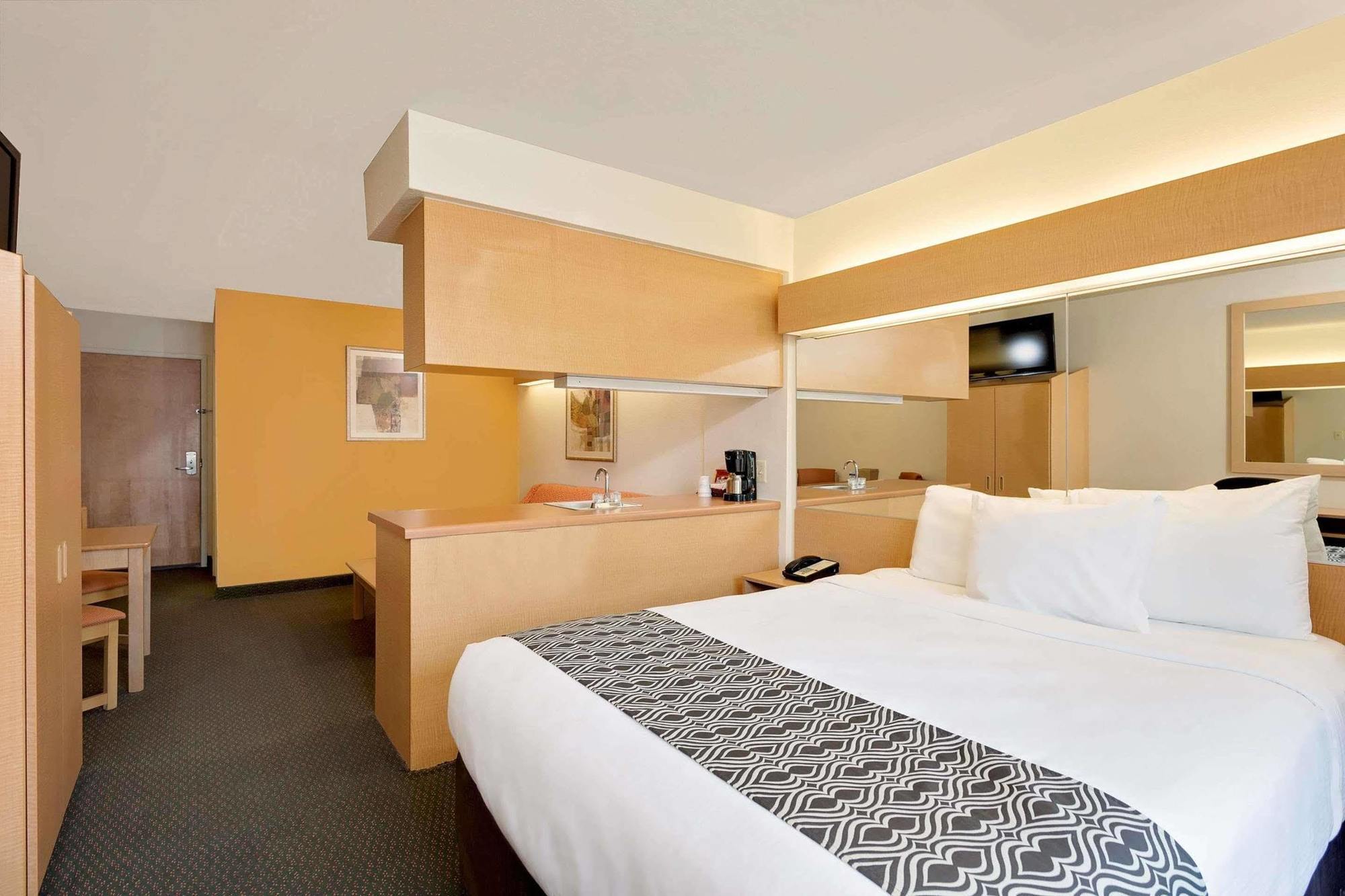 Microtel Inn & Suites By Wyndham Culpeper Exterior foto